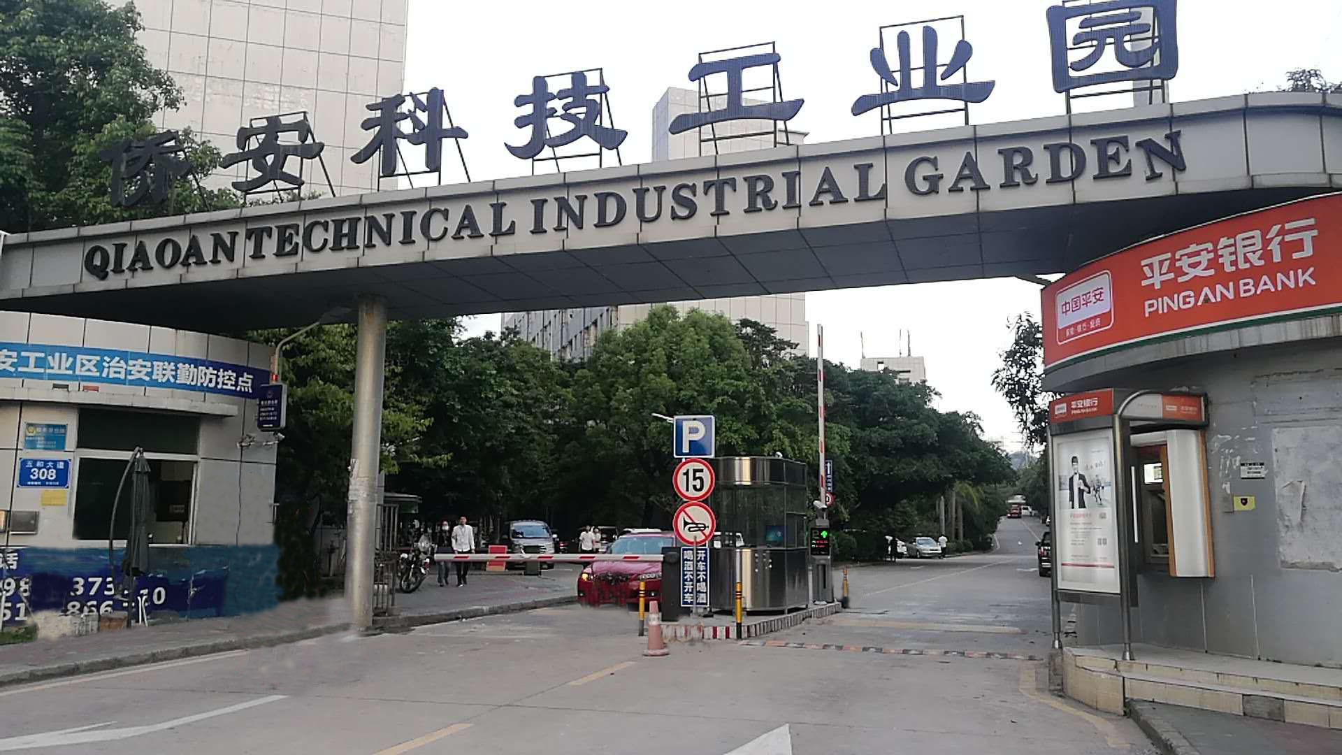 深圳僑安工業園不銹鋼伸縮門現場案例